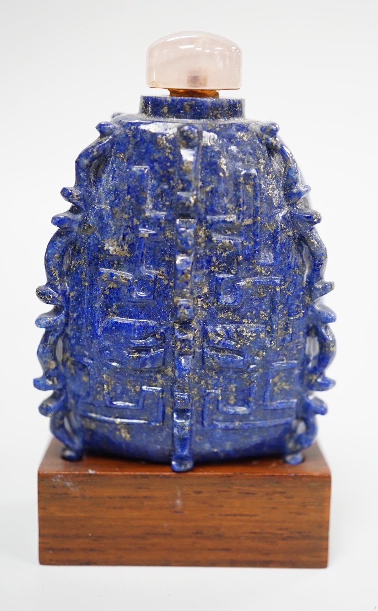 A Chinese archaistic lapis lazuli snuff bottle, 20th century, 5.2cm